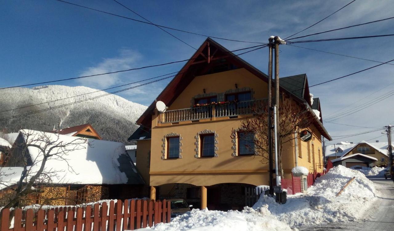Penzion Serafin Ruzomberok Buitenkant foto